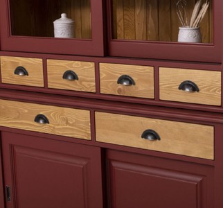 Casa Padrino Landhausstil Esszimmerschrank Bordeauxrot / Naturfarben 142 x 48 x H. 225 cm - Massivholz Küchenschrank - Landhausstil Esszimmer Möbel