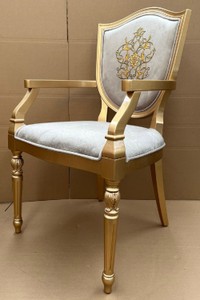 Casa Padrino Luxus Art Deco Esszimmer Stuhl Grau / Gold - Eleganter Massivholz Stuhl mit Armlehnen - Art Deco Esszimmer Möbel