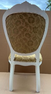 Casa Padrino Luxus Barock Esszimmer Stuhl mit elegantem Muster Gold / Weiß / Gold - Esszimmer Möbel im Barockstil - Luxus Möbel im Barockstil - Barock Möbel - Barock Interior