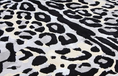 Casa Padrino Luxus Teppich mit Leoparden Design Grau / Creme / Schwarz 160 x 230 cm - Rechteckiger Wohnzimmer Teppich - Moderner Schlafzimmer Teppich - Luxus Interior - Luxus Qualität