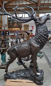 Casa Padrino sculpture décorative en bronze de luxe cerf H. 248 cm - Immense sculpture en bronze - Figure animalière grandeur nature - Figure de cerf XXL - Sculpture de jardin XXL
