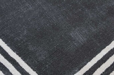 Casa Padrino Luxus Viskose Teppich Schwarz / Grau 160 x 230 cm - Rechteckiger Wohnzimmer Teppich - Moderner Schlafzimmer Teppich - Luxus Interior - Luxus Qualität
