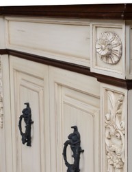 Credenza in legno massello in stile vintage di lusso crema antico marrone scuro nero