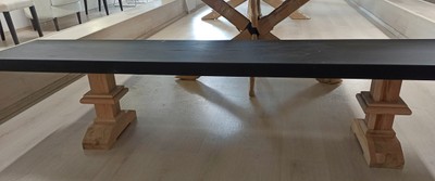 Casa Padrino panca in legno di rovere in stile country nero / naturale 300 x 40 x A. 45 cm - Panca rustica in legno massello - Mobili rustici in legno massiccio - Mobili in stile country Casa Padrino panca in legno di rovere in stile country nero / naturale 300 x 40 x A. 45 cm - Panca rustica in legno massello - Mobili rustici in legno massiccio - Mobili in stile country