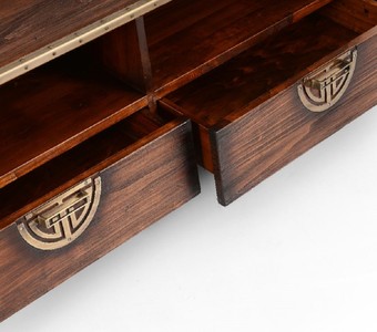 Casa Padrino Luxus Vintage Stil Regalschrank Dunkelbraun / Messing 140 x 60 x H. 240 cm - Massivholz Bücherschrank - Wohnzimmer Schrank - Büro Schrank - Büro Möbel - Luxus Vintage Stil Möbel