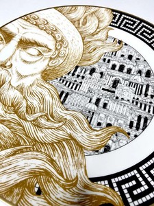 Casa Padrino Luxus Porzellan Teller Gott (linke Seite) Weiß / Schwarz / Gold Ø 29 cm - Handbemalter Porzellan Essteller - Luxus Qualität - Made in Italy