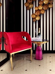 Casa Padrino luxury velvet armchair red / gold 78 x 55 x H. 59 cm - Living room armchair - Hotel armchair - Luxury living room furniture - Living room furnishings - Luxury furnishings