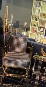 Casa Padrino fauteuil design de luxe côté gauche avec coussins noir / blanc / or 91,5 x 75 x H. 136,5 cm - Meubles de salon - Meubles d'hôtel - Meubles de luxe