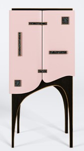 Casa Padrino armadio bar di lusso rosa / nero / ottone 48 x A. 134 cm - Armadio del vino in legno massello con 2 ante - Mobili da bar - Mobili hotel - Mobili di lusso