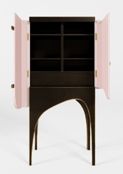 Casa Padrino armoire de bar de luxe rose / noir / laiton 48 x H. 134 cm - Armoire à vin bois massif avec 2 portes - Meuble bar - Meuble hôtel - Meuble de luxe