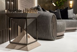 Casa Padrino table d'appoint d'échecs de luxe marron foncé / blanc / beige / bronze 50 x 50 x H. 70 cm - Table d'appoint de salon - Table d'hôtel - Meubles de salon - Meubles d'hôtel