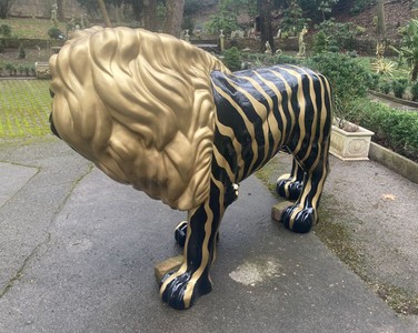 Casa Padrino Luxus XXL Deko Skulptur Löwe Schwarz / Gold 190 cm