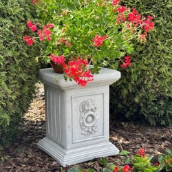 Quadratische Barock Garten Terrassen Deko Stein Säule Grau