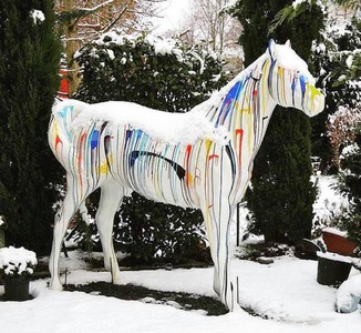 Casa Padrino scultura decorativa da giardino XXL cavallo bianco / colorato 245 x A. 200 cm