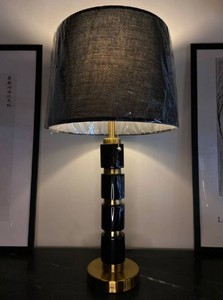 Casa Padrino Luxus Marmor Tischleuchte Schwarz / Gold H. 70 cm
