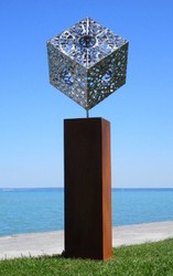 Casa Padrino escultura de metal de decoración de jardín XXL cubo sobre columna plata / óxido A. 216 cm