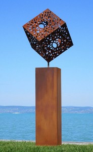 Casa Padrino sculpture décorative de jardin XXL en métal cube sur colonne rouille H. 216 cm