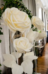 Casa Padrino rose décorative XXL de luxe blanc / crème Ø 55 x H. 180 cm - Accessoires de décoration mariage