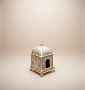 Pompöös by Casa Padrino Barock Katzenhaus Provence Silber / Cremeweiß / Gold - designed by Harald Glööckler