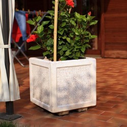 Casa Padrino concrete flower pot pink 42 x 42 x H. 44 cm - Square concrete plant pot