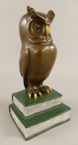Casa Padrino Bronze Deko Figur Eule auf Büchern H. 22 cm - Schreibtisch Deko Skulptur