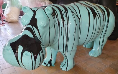 Casa Padrino scultura decorativa XXL ippopotamo verde menta / nero 175 cm - Figura decorativa da giardino a grandezza naturale