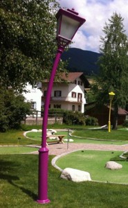Lanterna da giardino curva Art Nouveau viola
