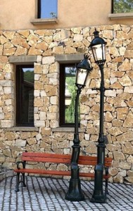 Lanterne da giardino Art Nouveau con panca da giardino nero marrone