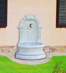 Fontana da parete Art Nouveau con rubinetto grigio ottone anticato