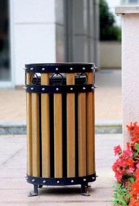 Casa Padrino Park Abfallbehälter Schwarz / Naturfarben H. 63 cm - Runder Stadt Abfalleimer
