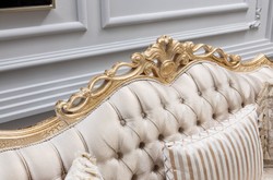 Prunkvolles Luxus Barock Wohnzimmer Sofa Weiß Antik Gold
