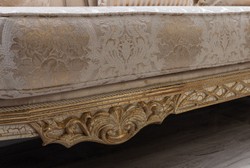 Prunkvolles Luxus Barock Wohnzimmer Sofa Weiß Antik Gold