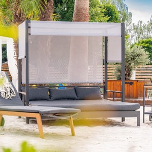 Casa Padrino Luxus Sonnenliege / Gartenliege mit Baldachin Grau H. 196 cm - Strand & Garten Möbel