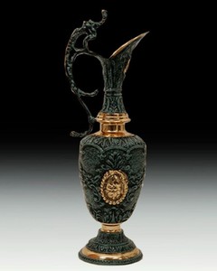 Casa Padrino luxury baroque vase in wine jug shape green / brass H. 45 cm - Baroque decoration accessories