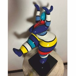 Deko Figur Skulptur Frau bein Sport Bunt mit Streifen