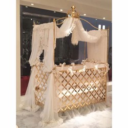 Casa Padrino Lit Bébé Baroque de Luxe avec Couronne Or 150 x 80 x H. 245 cm - Made in Italy