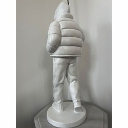 Casa Padrino escultura decorativa niño con globo blanco / azul / oro A. 80 cm
