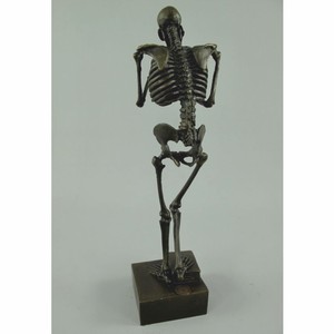 Casa Padrino Bronze Deko Skulptur Skelett H. 31 cm - Deko Accessoires