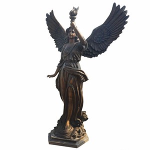 Casa Padrino sculpture décorative en laiton de jardin Art Nouveau ange avec torche gauche bronze H. 210 cm