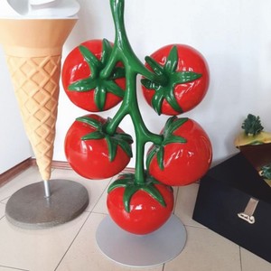 Casa Padrino XXL Deko Tomaten am Stengel mit Ständer Rot / Grün / Grau H. 100 cm