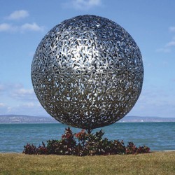 Casa Padrino escultura decorativa de jardín de acero inoxidable de lujo esfera plata Ø 170 x A. 200 cm