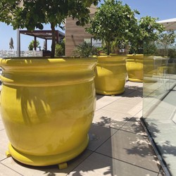 Casa Padrino pot de fleurs de luxe en céramique jaune Ø 98 x H. 90 cm - Décoration de jardin