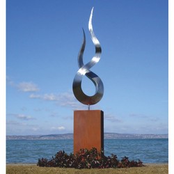 Casa Padrino sculpture de décoration de jardin de luxe en métal flamme sur colonne argent / rouille H. 301 cm