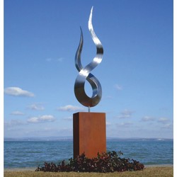 Casa Padrino sculpture de décoration de jardin de luxe en métal flamme sur colonne argent / rouille H. 301 cm