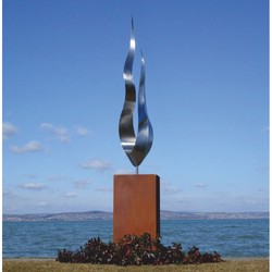 Casa Padrino sculpture de décoration de jardin de luxe en métal flamme sur colonne argent / rouille H. 301 cm