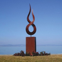 Casa Padrino escultura decorativa de jardín de acero de lujo llama sobre columna óxido A. 301 cm