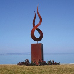 Casa Padrino escultura decorativa de jardín de acero de lujo llama sobre columna óxido A. 301 cm
