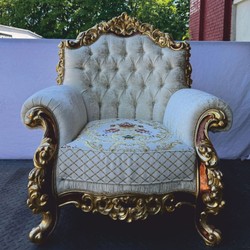 Casa Padrino Sillón Barroco de Lujo Blanco / Marrón / Oro A. 120 cm - Muebles Barrocos