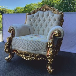 Casa Padrino Sillón Barroco de Lujo Blanco / Marrón / Oro A. 120 cm - Muebles Barrocos