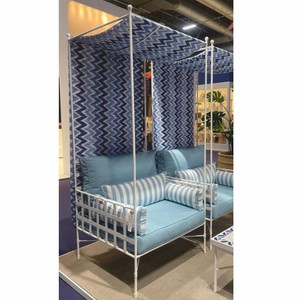 Casa Padrino sillón de lujo de hierro forjado blanco / azul claro / azul A. 200 cm - Sillón para hotel y jardín